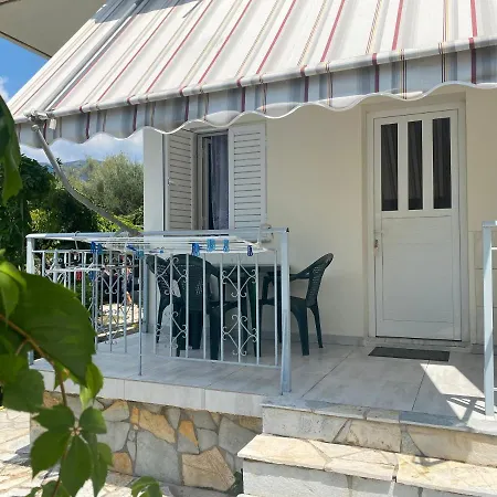 Rexhos Aparthotel Himare