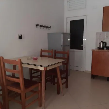 Aparthotel Rexhos Himare