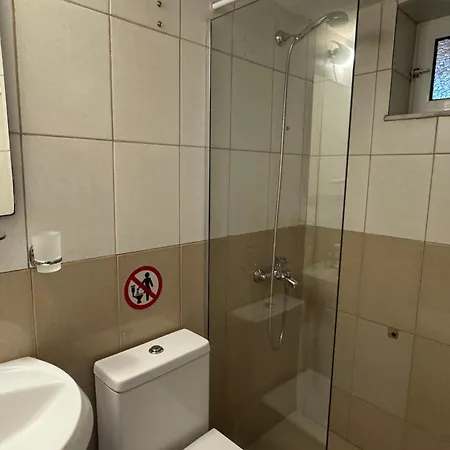 Rexhos 3* Himarë