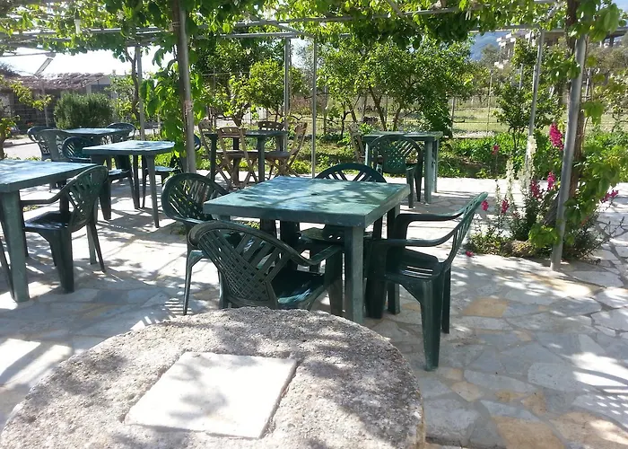 Rexhos 3* Himara