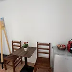 Rexhos Aparthotel Himare